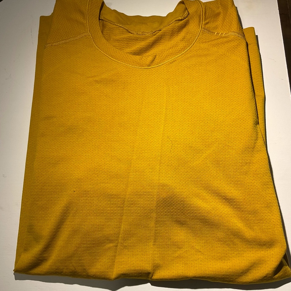 Lululemon Metal Vent Tech SS Size M